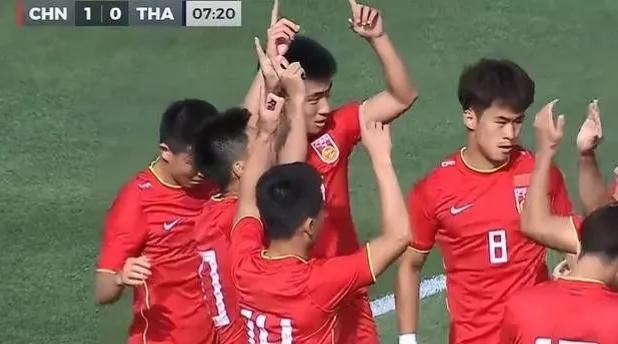 从1-1到4-2，中国足协如释重负，战术得当+球员拼命，国足被骂醒