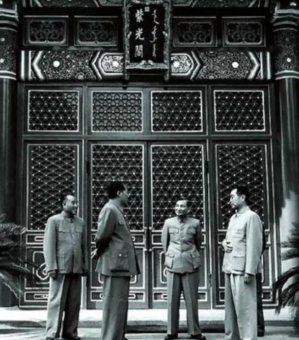 伟人的高瞻远瞩：1954年毛主席三登紫禁城，却不踏入故宫内半步
