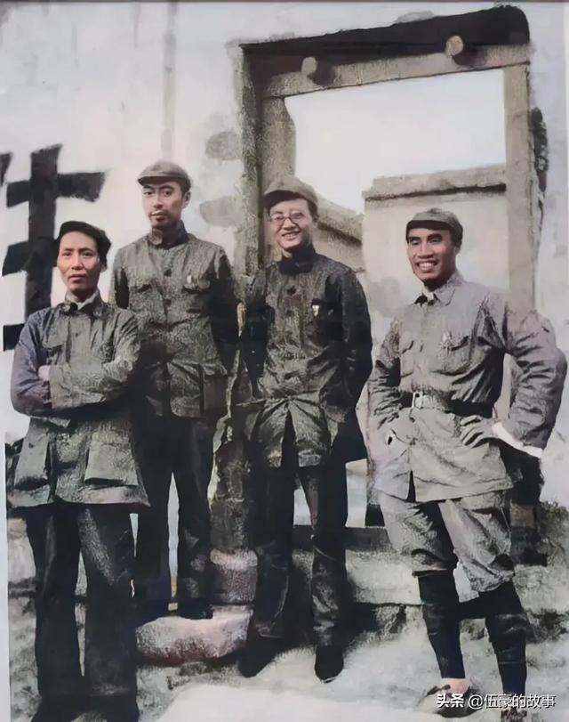 「罕见」周恩来和十大元帅的同框照，张张珍贵，尽显功勋风采