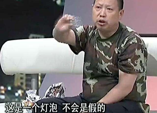 丈夫去世待火化，次日穿着寿衣坐在客厅，妻子：谁还敢跟他一起住