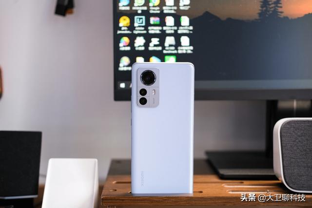 买手机不要太抠门，目前这3款手机值得入，能用三五年