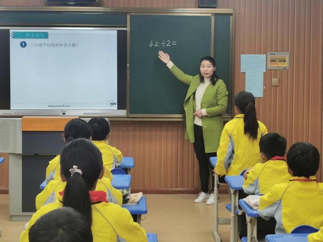 历经磨练 不负芳华——磁钟乡中心学校语数优质课赛讲活动