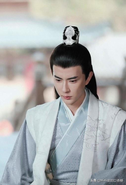 图片来源:微博@明月曾照江东寒古装武侠剧「美强惨男主」7:任嘉伦饰演