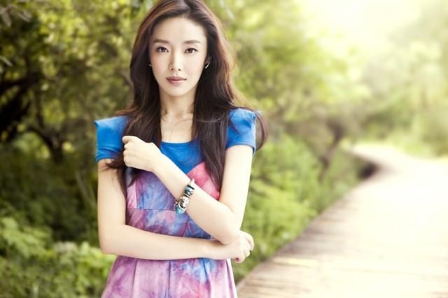 王永红：负债700亿，却套现61亿携女明星出逃，父亲去世都不回来