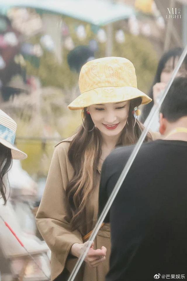 杨幂-这么少女确定是当了妈妈的吗