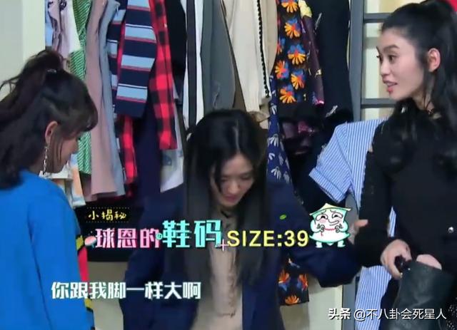 �ĸ�Ů���ǽŴ�һ��(��ֵ���������У�ȴӵ��һ˫�����ţ���10λŮ�ǵĽſ��Ⱥ���)