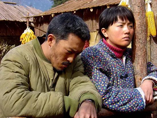 富大龙：与小8岁妻子裸婚，12年无儿无女，生活终究落得一地鸡毛