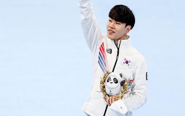 韩国狂欢！打破零奖牌尴尬，名将身披国旗庆祝，中国失奖牌榜头名