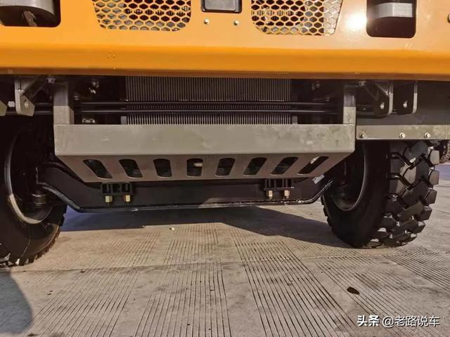 宇通宽体矿用自卸车