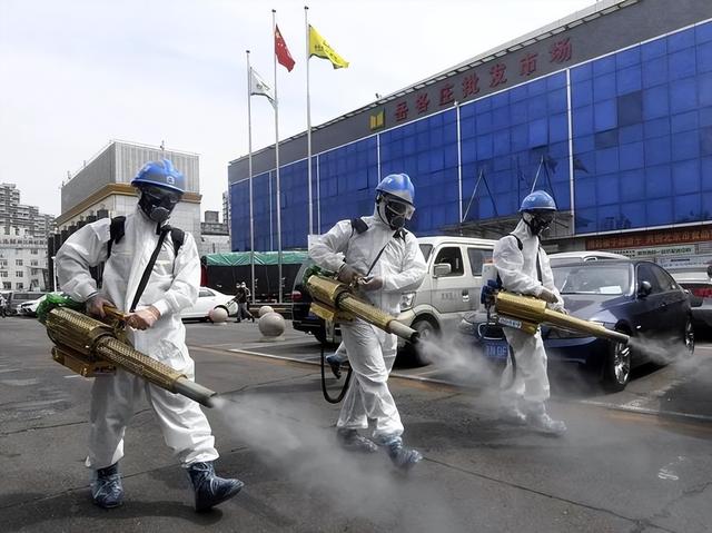 新冠实在太狡猾了，外卖配送员确诊，公厕传播40人，五一太难了