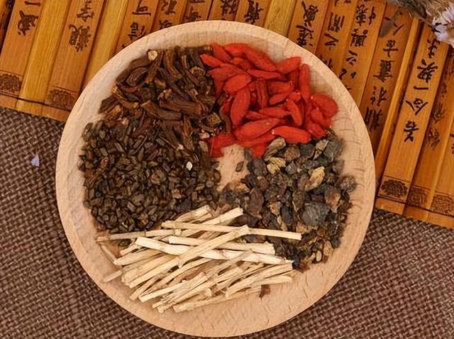 肝血不足，身体常见的7个表现！建议对照一下，养好肝