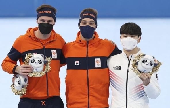 韩国狂欢！打破零奖牌尴尬，名将身披国旗庆祝，中国失奖牌榜头名