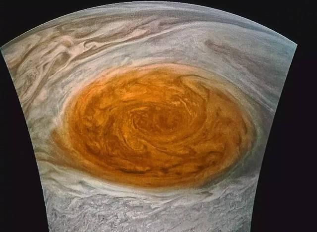 木星的大红斑可以并排装下2个地球，它到底有多深呢？