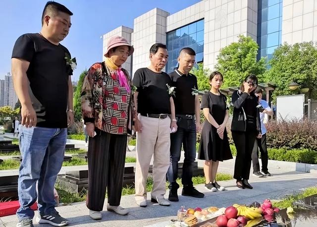 革命爱情：未婚妻23岁牺牲，他守墓60余年，终于等来亲人的下落
