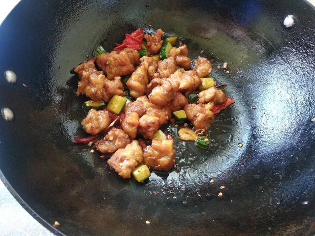 人过中年以后，建议常吃这4种食物，腿脚有劲易消化，别不懂吃