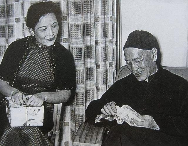 75年蒋介石去世后，宋美龄晚年为什么要去美国？又是靠什么生活？