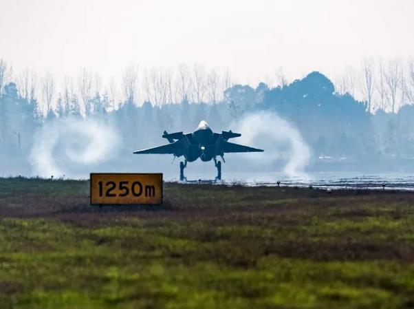 2021年即将结束，成飞沈飞接连报喜，网友喊话西飞：“就差你了”