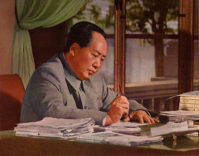 1973年毛泽东让许世友多读书，许世友命下属编写“特供版”红楼梦