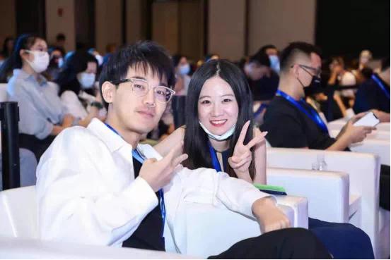 26岁山东小伙，北大本科，清华硕士，休学卖衣服，年销售额破亿