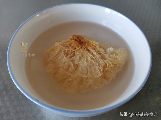 早春尝鲜多吃菠菜，叶酸含量高，简单一拌就很香，家人爱吃身体好