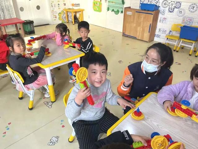 河马星｜机器人AI编程课程走进小牛顿幼儿园