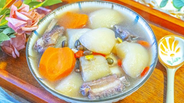 睡眠差可能是肝火旺，建议常吃7样“泻火菜”，降肝火，整晚安睡