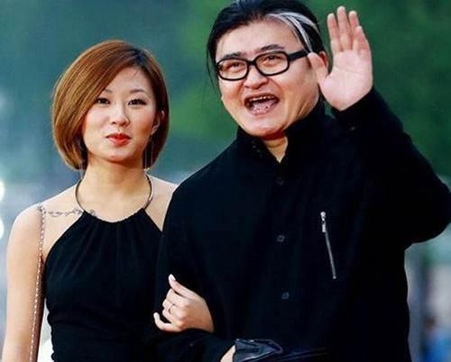 上过9次春晚的刘欢：与妻子认识9天闪婚，结婚33年恩爱，独女优秀