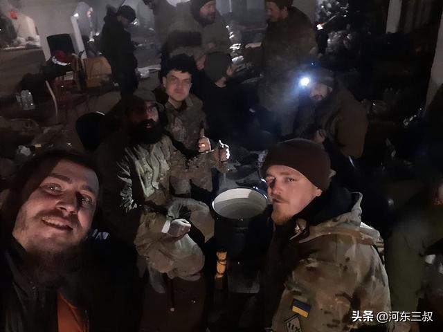俄军停火，亚速营钻出地道反击，俄军到底有没有能力打下钢铁厂