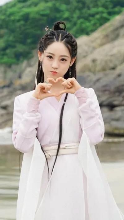 演技好、业务能力强，却捧不红的8位女星，杨幂张艺谋也带不动