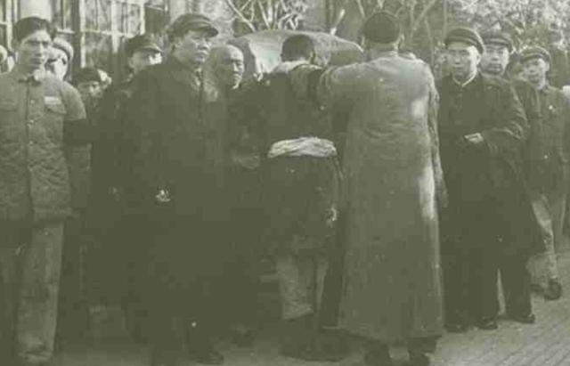 周恩来下令建革命公墓，林徽因亲自设计，还未建好迎来首位领导人