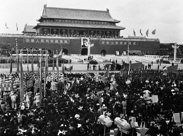天安门毛主席画像是否永远保留？早在1980年，邓小平便给出了答案