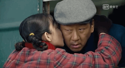 从《孤勇者》到《人世间》，她写下的歌词感动无数人