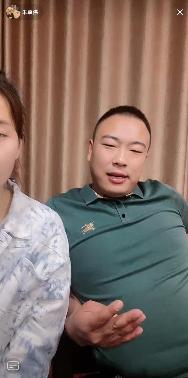 朱单伟订婚后首次直播，亲侄子侄媳出镜爆料：他为了婚礼积极瘦身