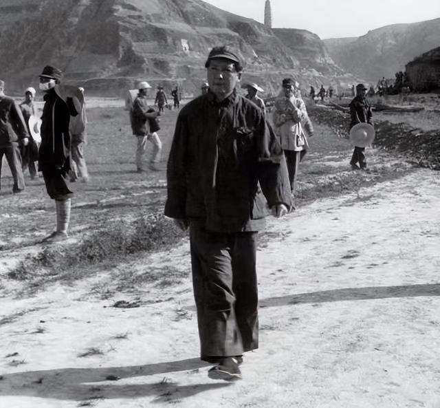 1952年，湖北一铁匠怀揣一封信走进中南海，毛主席：你该早些来嘛