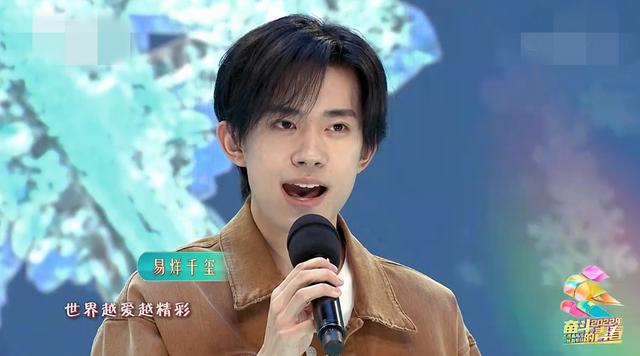 五四晚会：千玺成熟了，关晓彤妆容撞型鞠婧祎，赵丽颖变化好大