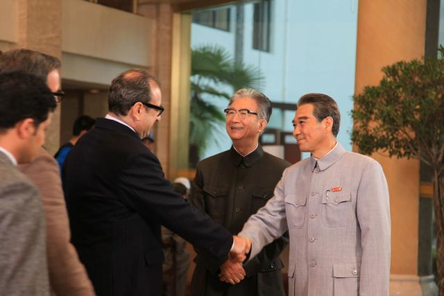 尼克松扬言，美国原子弹能摧毁地球十几次，周总理的回答让其语塞