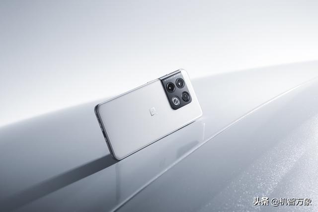 一加10Pro胖达白首销锁定三平台双冠王 搭载天玑8100新机正式官宣