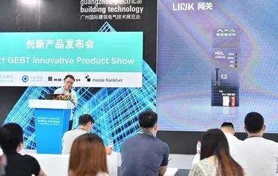 小度和天猫精灵哪个好_这次我站小度（小度和天猫精灵哪个好些）