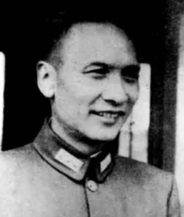 云南王卢汉晚年：周总理开玩笑，他不懂，1974年病逝前家人提请求