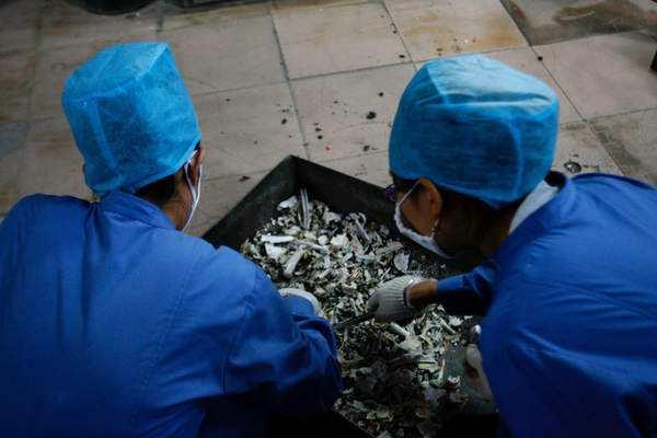 北大教授吴飞呼吁恢复土葬，火葬把人当垃圾处理，是对死者不尊重