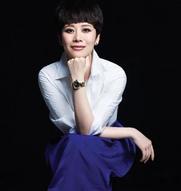 惹怒宋佳，抱黄磊大腿，25岁就结婚生子的海清，为何这么“狂”？