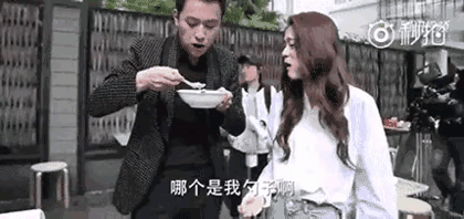 杨紫秦俊杰横店聚餐被拍，女方疑似喝醉了，但两人没有复合希望