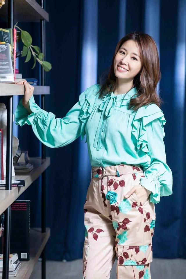 林心如穿黑色衣服出席(林心如黑色蕾丝礼服图片)-天晟网