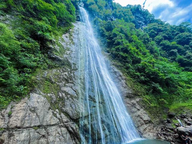 压箱底避暑地,安全耍水逛古镇,徒步童话森林,打卡山间银龙瀑布 