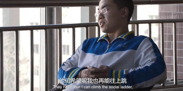 北大才女混成娱乐圈糊咖，浪费国家资源？这样的她一点都不可惜
