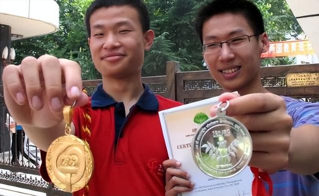 反转！帮6位博士解开4个月未解之题？北大韦东奕作出回应