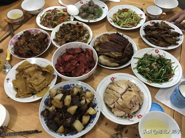 春节年夜饭图片(春节必吃的七种年夜饭)