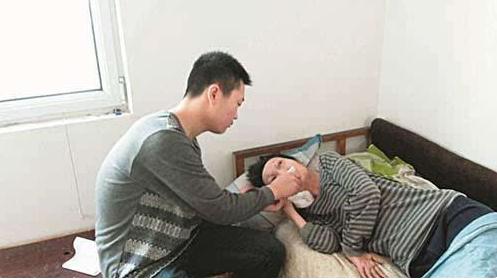 15岁男孩当“钉子户”,断水断电也不搬,背后隐情连拆迁队都心软了