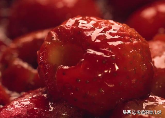 分享一款冰糖山楂，撒上干桂花，甜香又营养，家中孩子特爱吃