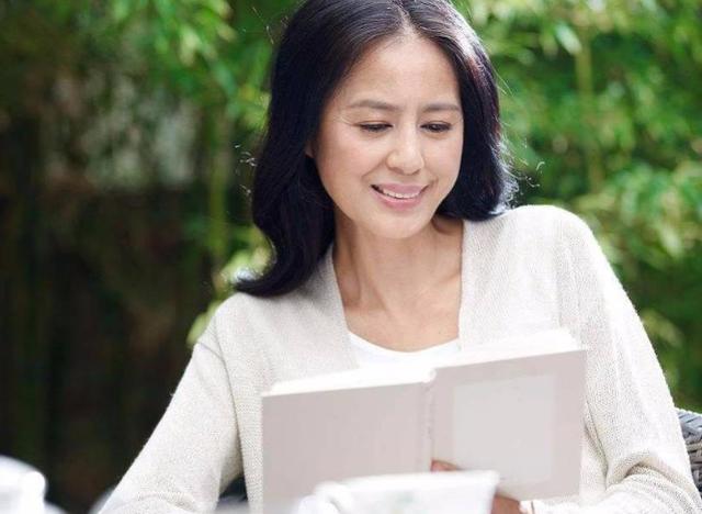 女性过了45岁，“养生”很重要，坚持这6个好习惯或许有帮助